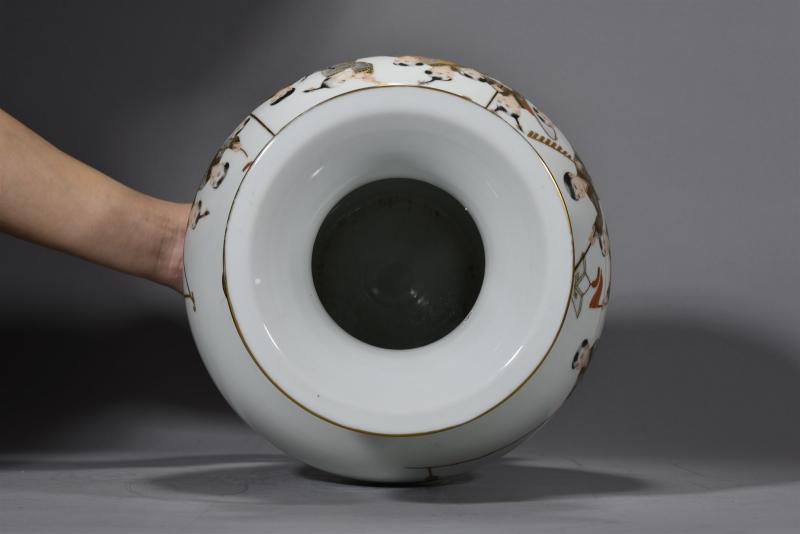 近现代 （传）雷火莲墨彩描金婴戏图兽耳尊 - 图7