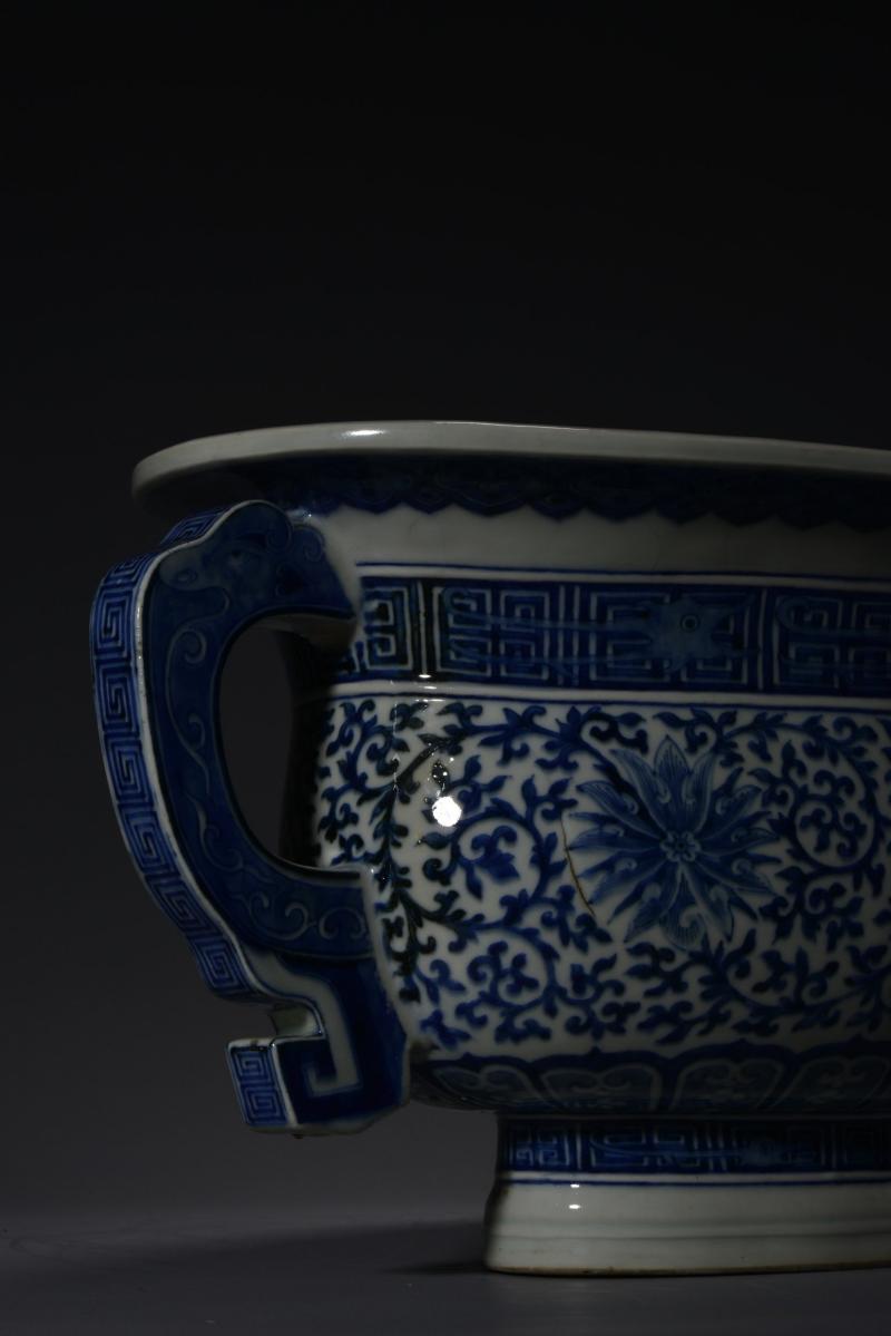 清光绪 青花缠枝花卉纹双耳炉 - 图2