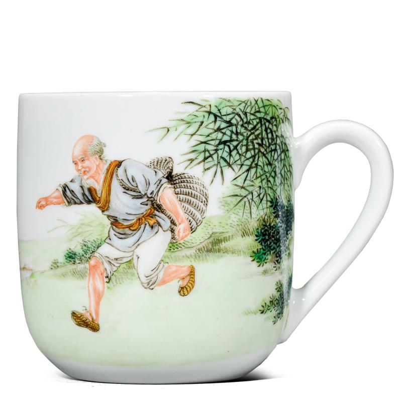 五十年代 王大凡粉彩「渔翁得利」茶杯