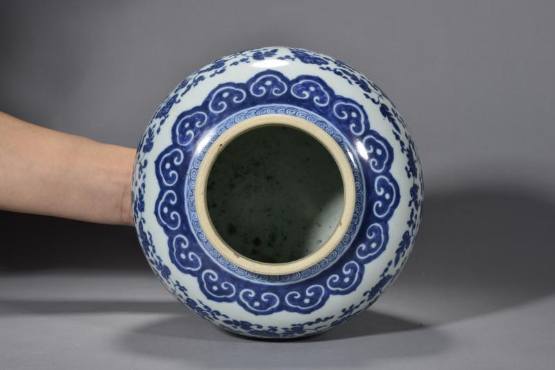 清乾隆 青花缠枝花卉纹太白罐 - 图4