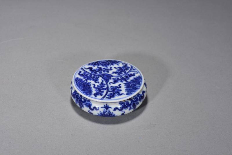 清康熙 青花缠枝莲纹印泥盒 - 图3