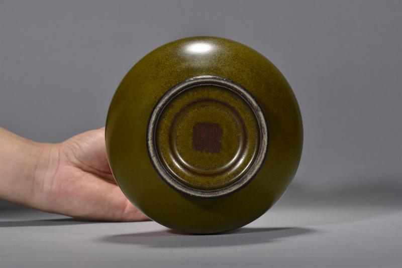 清乾隆 茶叶末釉荸荠瓶 - 图5