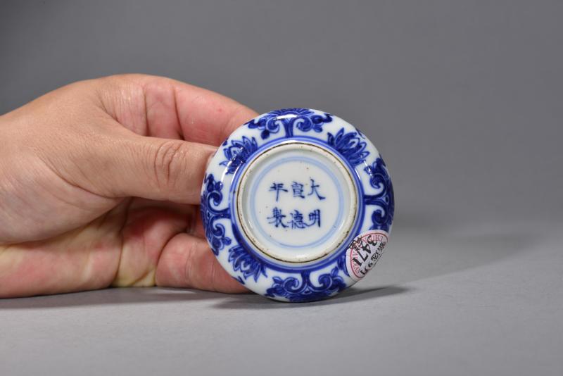 清康熙 青花缠枝莲纹印泥盒 - 图4