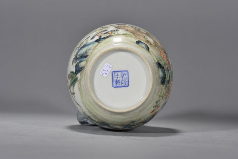 民国 珐琅彩洞石花卉纹赏瓶 - 图7
