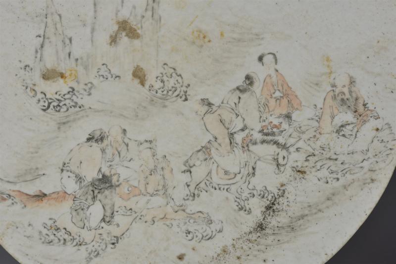 清光绪 王少维浅绛彩八仙过海圆瓷板 - 图3