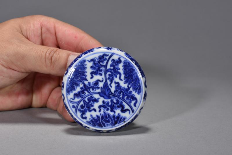 清康熙 青花缠枝莲纹印泥盒 - 图5