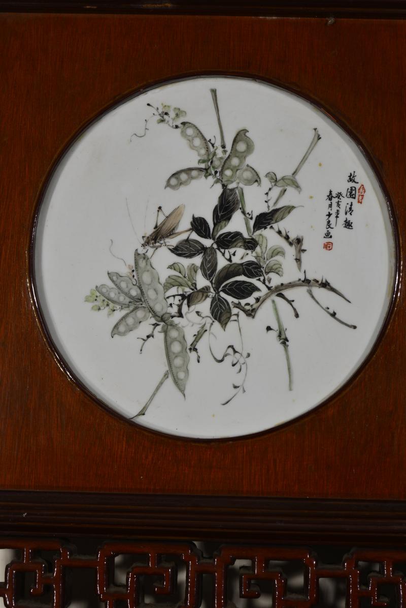 近现代 魏焕明、余少良合作双面粉彩山水人物八联落地大屏风 - 图23