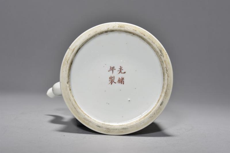 清光绪 许士登浅绛彩花鸟钟形壶 - 图5