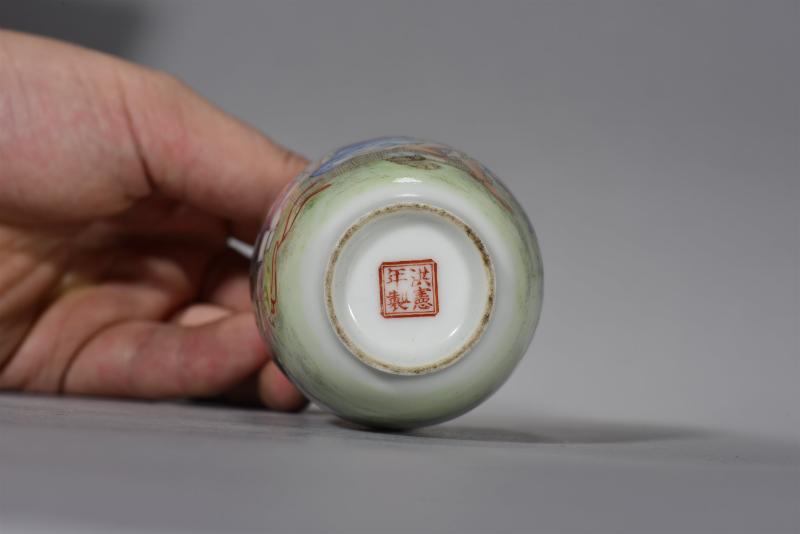 民国 粉彩笑口常开罗汉纹瓶 - 图4