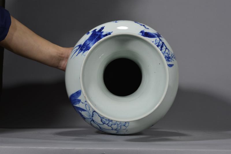 清光绪 金品卿作牡丹一枝秀- 柳燕衔春图青花象耳瓶 - 图7