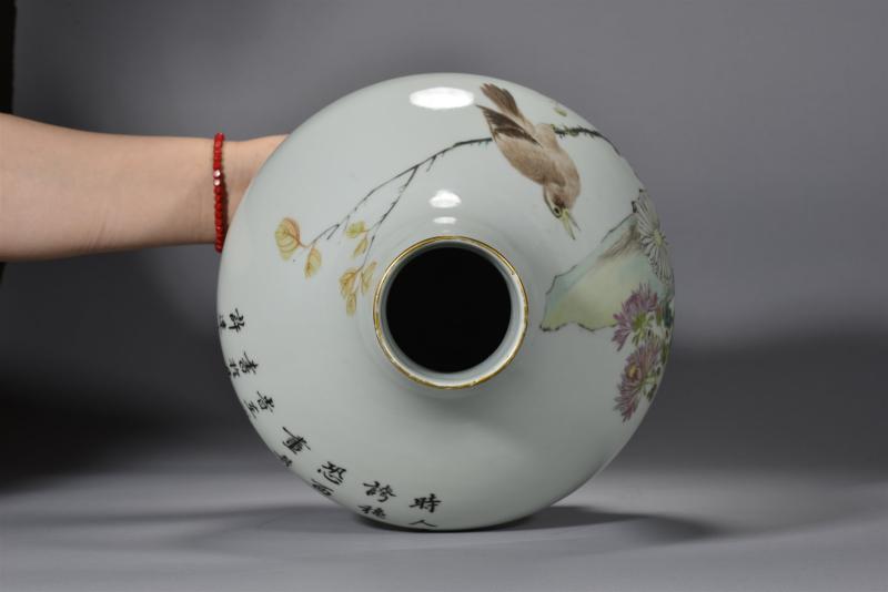 光绪二十二年 “许达生”绘浅降彩花鸟纹荸荠瓶 - 图5