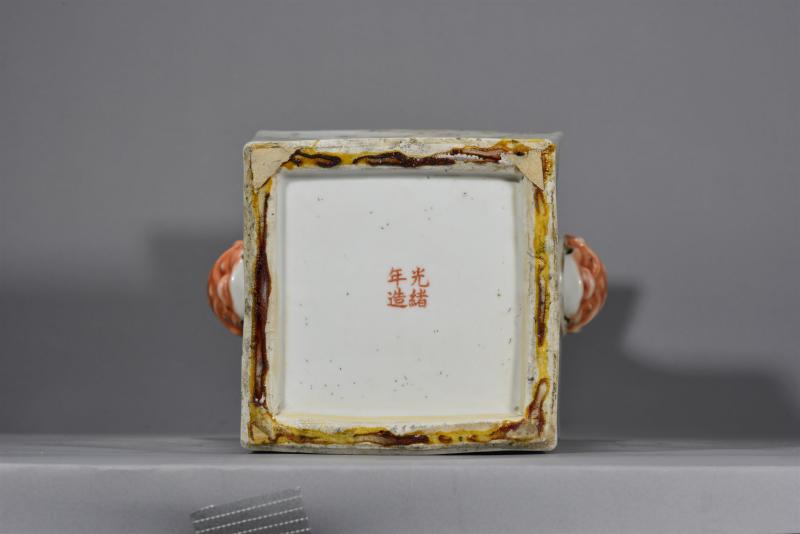 清光绪 张子英浅绛彩山水花鸟博古300 件大方瓶 - 图4