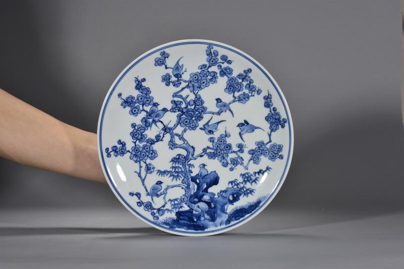 近现代 景德镇陶研所青花梅雀图盘 - 图2