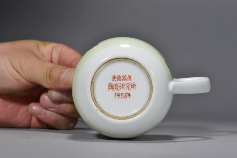 五十年代 王大凡粉彩「渔翁得利」茶杯 - 图7
