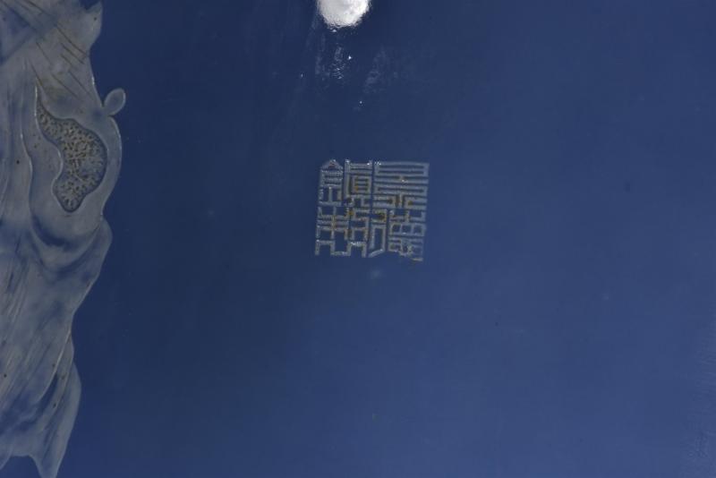 近现代 景德镇陶研所天青釉堆白梅竹图大瓶 - 图7