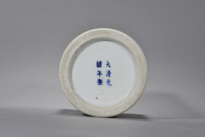 清光绪 粉彩蝴蝶笔筒 - 图5