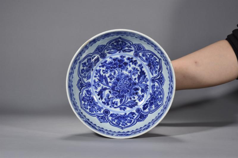 清康熙 青花莲瓣花卉纹大碗 - 图4