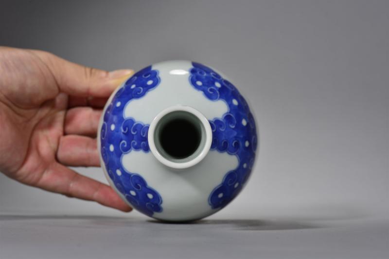清晚期 青花螭龙纹摇铃尊 - 图6