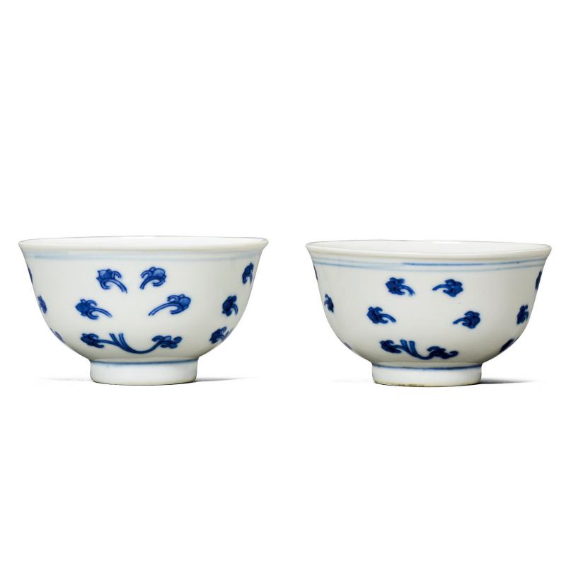 清宣统 青花花卉纹杯一对