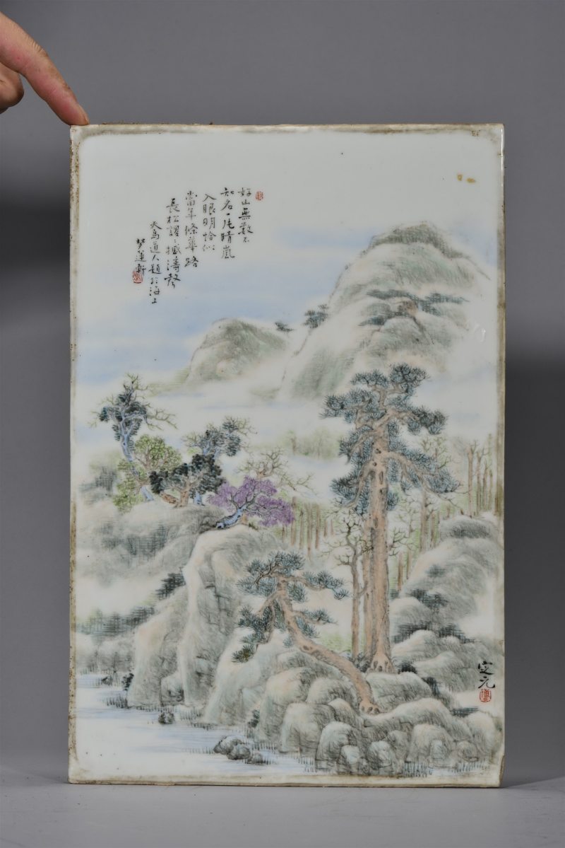 民国 天鸟道人浅绛彩松山幽居图带题诗瓷板 - 图6