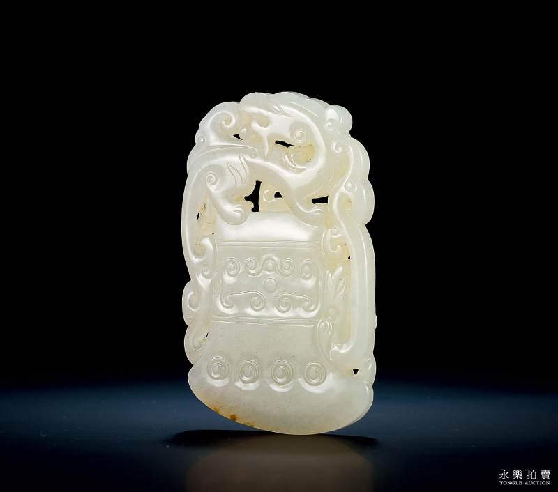 清 白玉府上有龙佩