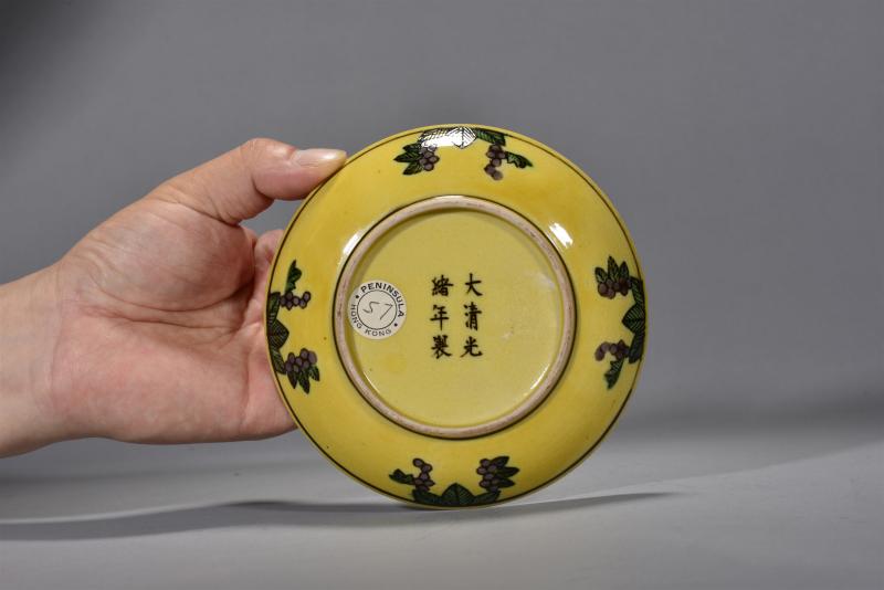 清光绪 黄地素三彩双龙戏珠纹盘 - 图3