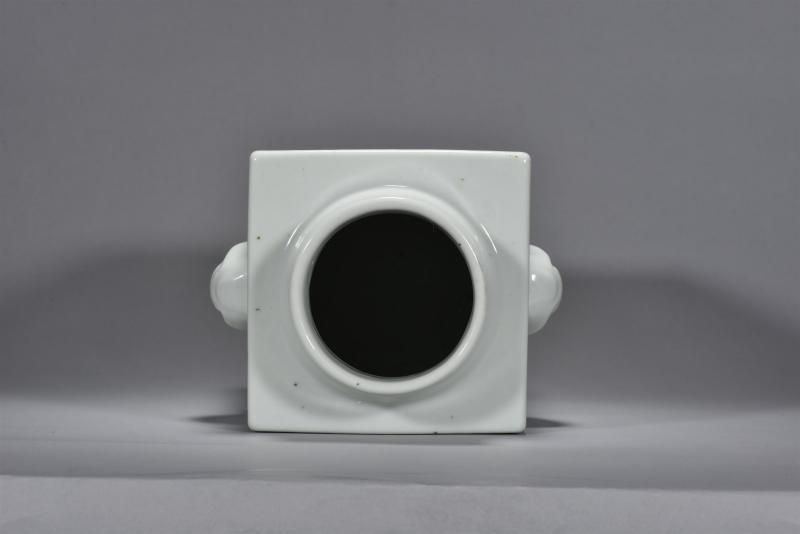 清光绪 程门、程小松父子合作浅绛彩山水花鸟人物纹象耳琮式瓶 - 图5