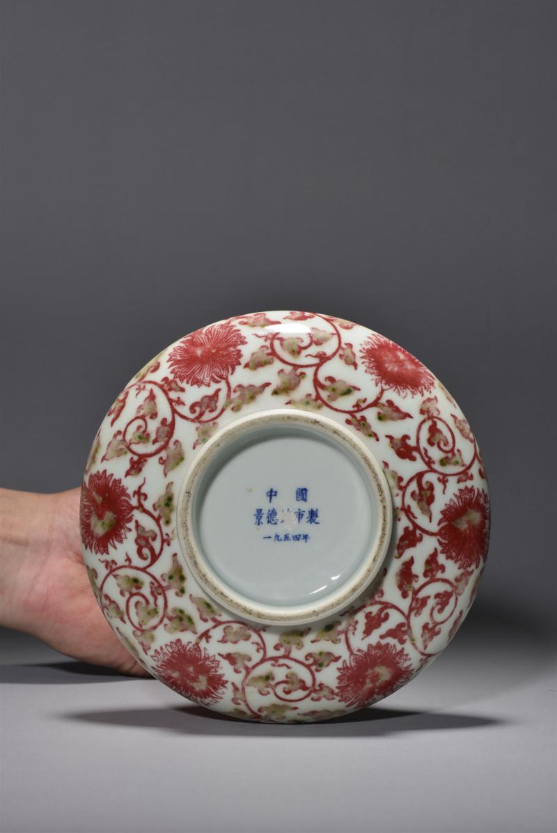 近现代 景德镇陶研所釉里红缠枝莲纹荜荠瓶 - 图6