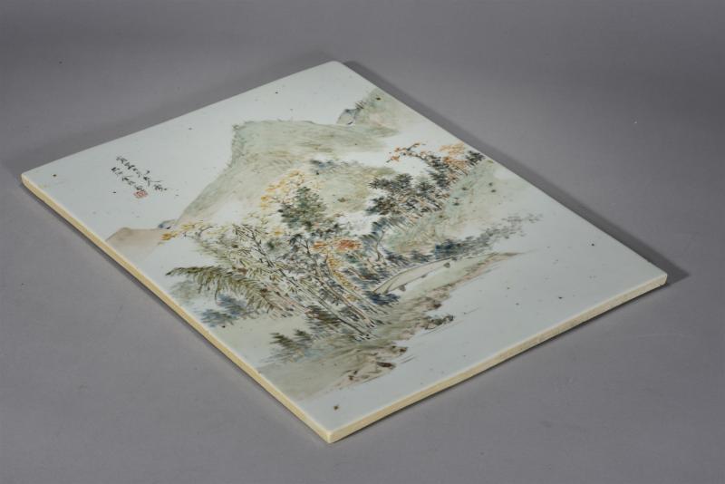 清光绪 金品卿浅绛彩「秋林远岫图」山水瓷板 - 图9