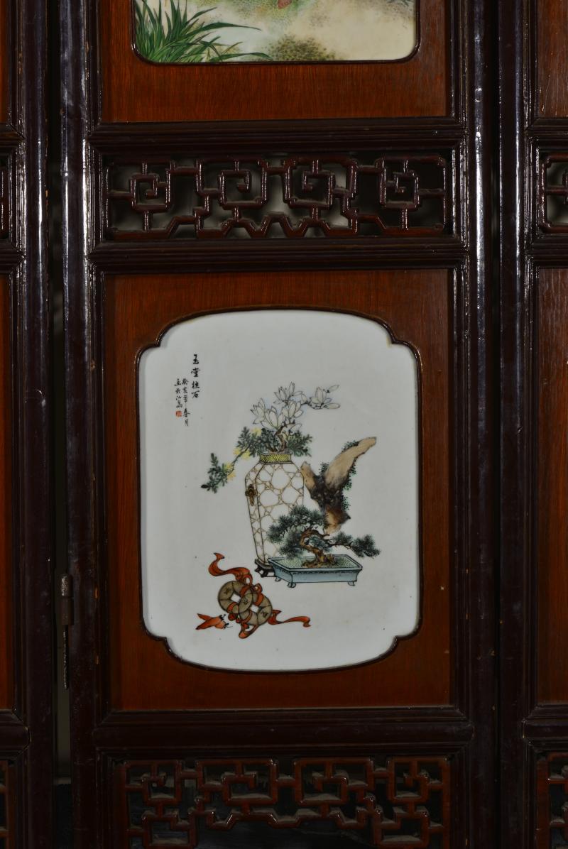 近现代 魏焕明、余少良合作双面粉彩山水人物八联落地大屏风 - 图30