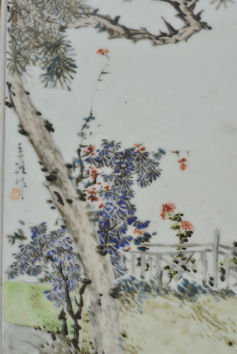 清光绪 王少维浅绛彩松荫赏秋图定制瓷板 - 图4