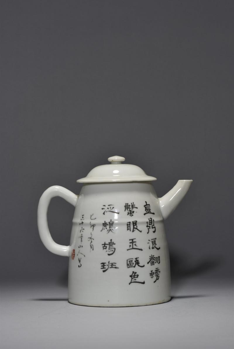 清光绪 金品卿浅绛彩人物茶壶 - 图3