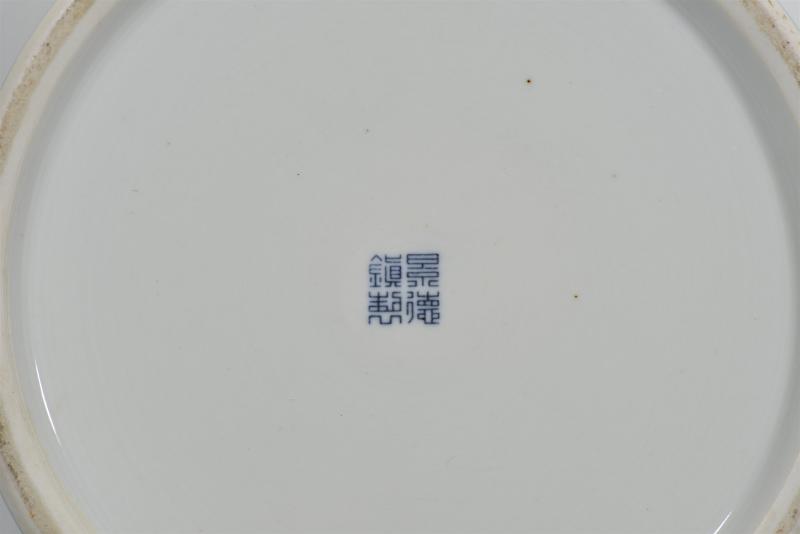 近现代 嵇锡贵青花斗彩牡丹纹马蹄尊 - 图7