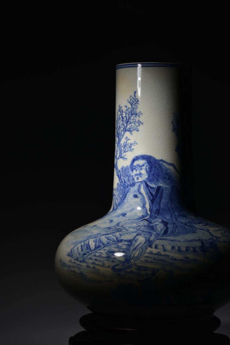 清乾隆 煨瓷青花达摩面壁图荸荠瓶 - 图9