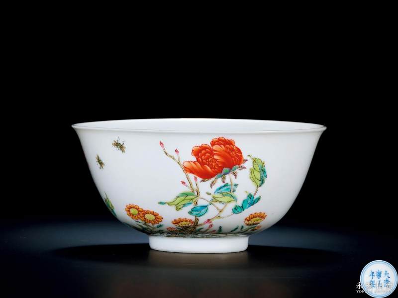 清雍正 粉彩蜜蜂牡丹纹碗