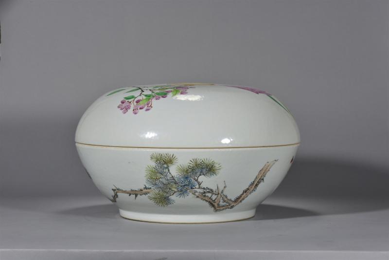 清光绪 金品卿风格浅绛彩“清供三多”花果纹大捧盒 - 图5
