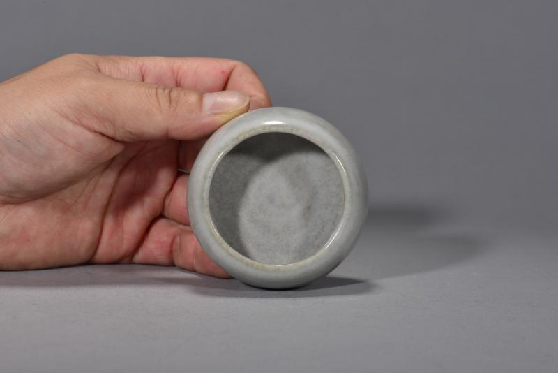清雍正 仿官釉马蹄型水呈 - 图5