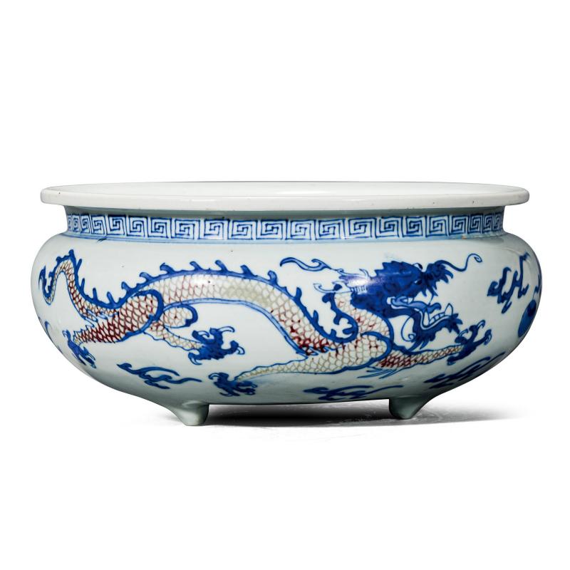 清康熙 青花釉里红双龙戏珠纹三足炉