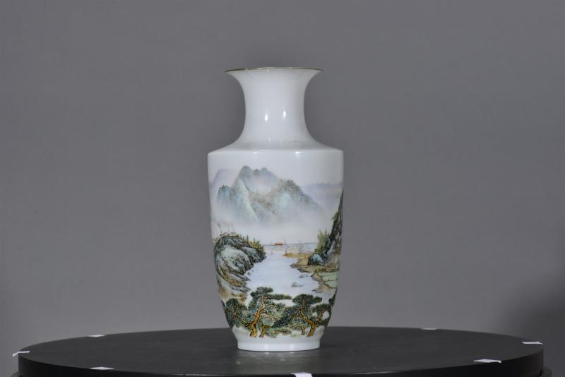 近现代 粉彩延安山水薄胎瓶 - 图8