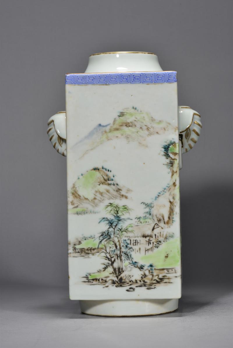 清光绪 程言风格浅绛彩山水纹象耳琮式瓶 - 图7
