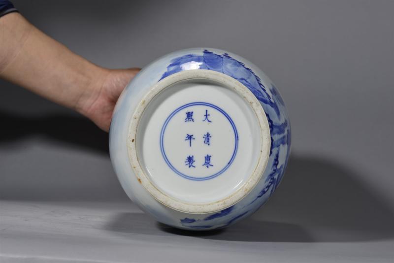 清晚期 青花人物故事纹棒槌瓶 - 图6
