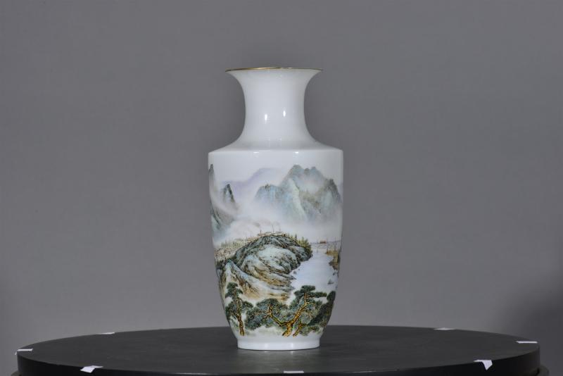 近现代 粉彩延安山水薄胎瓶 - 图9