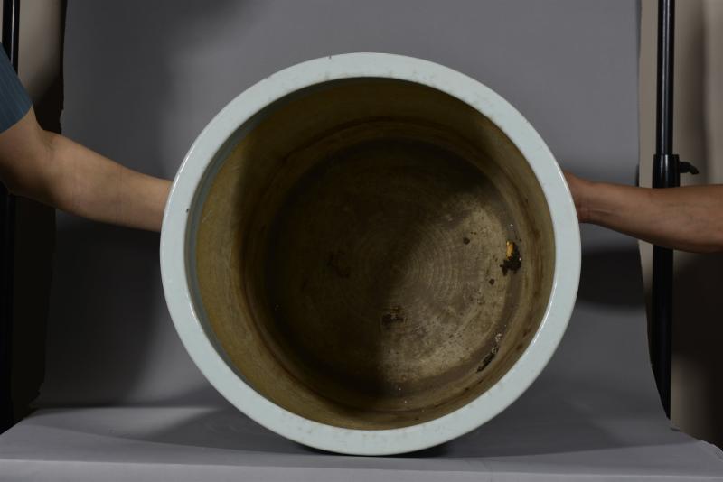 清光绪 金品卿风格浅绛彩紫藤鸣禽图画缸 - 图6