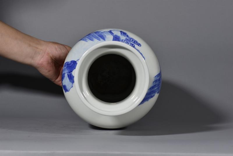 清晚期 青花人物故事纹棒槌瓶 - 图7
