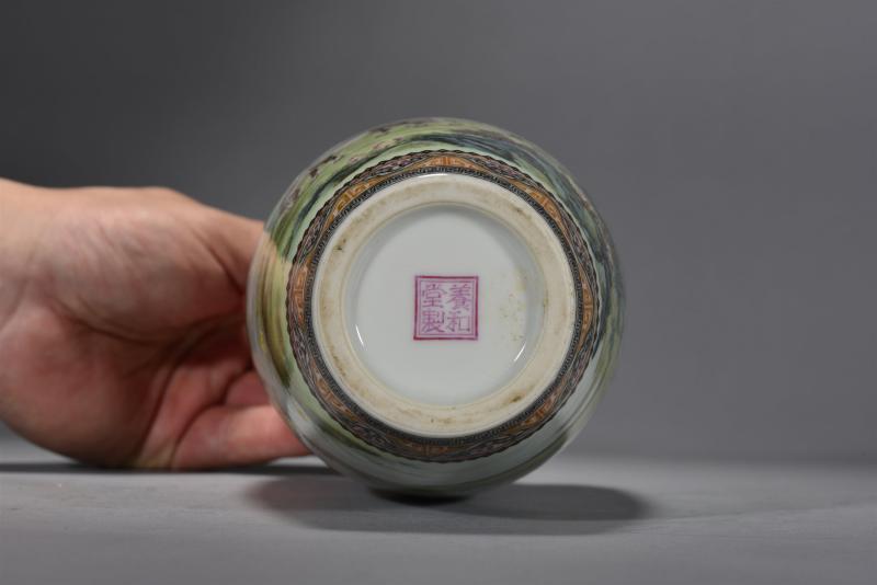 民国 张志汤风格珐琅彩「春郊双骏图」兽耳瓶 - 图6