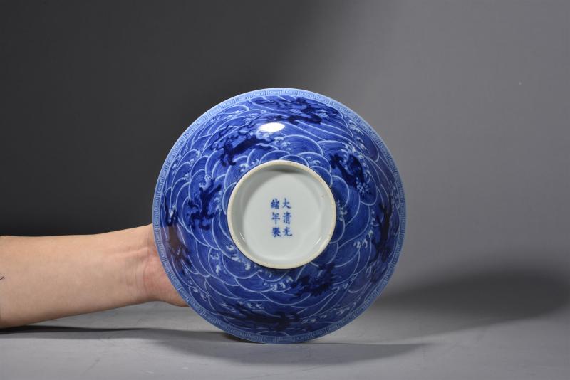清光绪 青花海八怪纹碗 - 图6