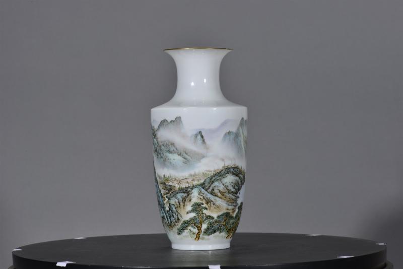 近现代 粉彩延安山水薄胎瓶 - 图10