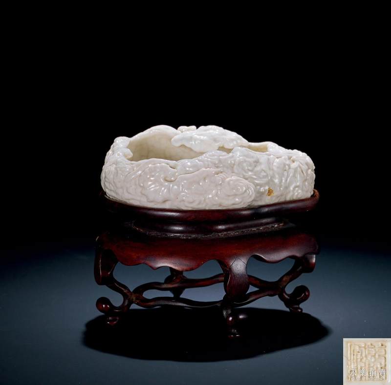 清乾隆 仿定窑云蝠纹洗