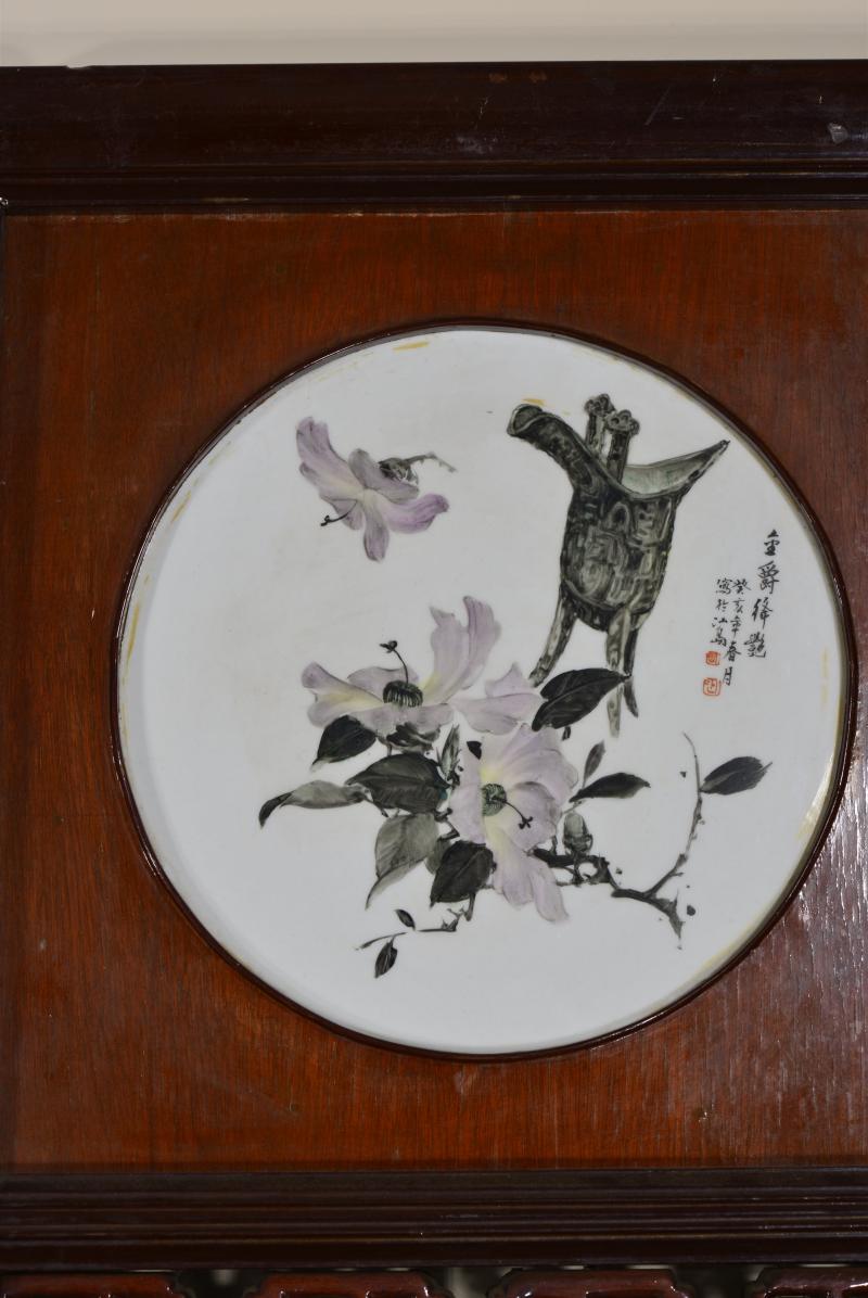 近现代 魏焕明、余少良合作双面粉彩山水人物八联落地大屏风 - 图35