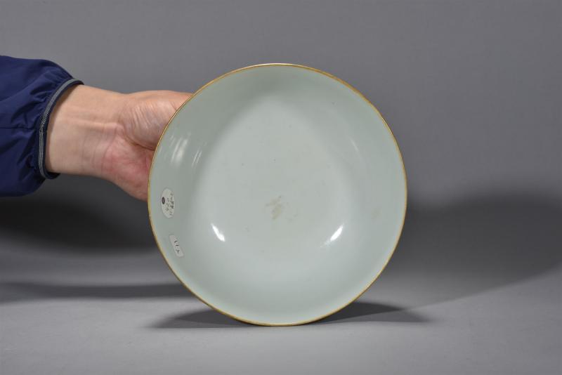 清嘉庆 粉彩庭院婴戏纹碗 - 图7